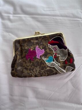 Disney Couture by Loop Snow White pouch